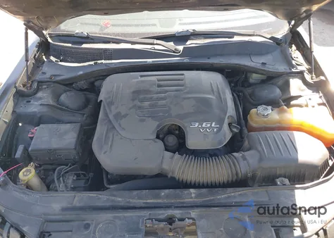 2013 Chrysler 300 300S z USA, uszkodzony, nr VIN 2C3CCABG1DH728050